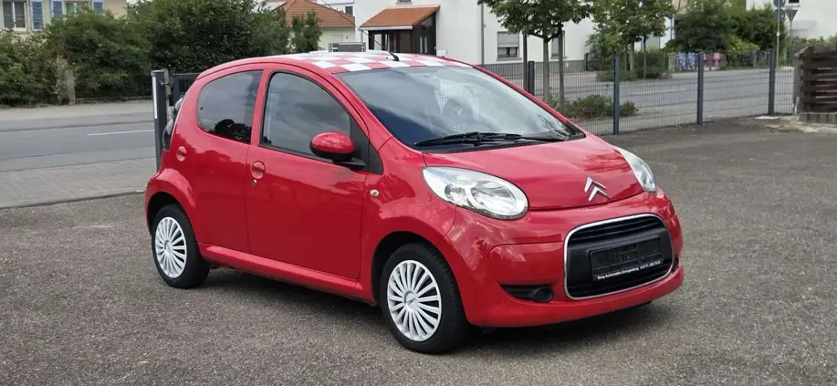 Gebraucht Citroën C1 SELECTION 68 PS (50 kW) 2011 Zu lackieren rot 3p0/deckende Kleinwagen