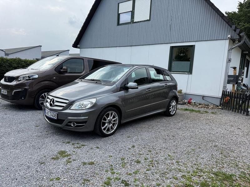 Grau Gebraucht 2008 Mercedes B170 Van / Kleinbus | 3.000 € (Guter Preis) - Bild 1/4