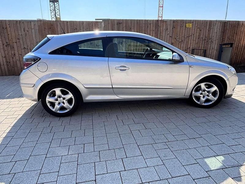 Gebraucht Opel Astra 103 PS (75 kW) 2008 Coupé