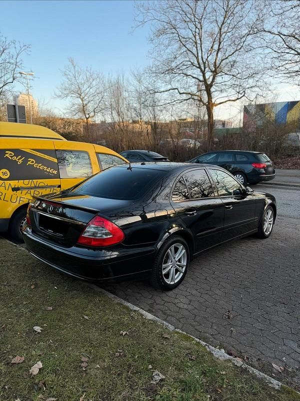 Second-hand Mercedes E350 272 CP (200 kW) 2006 Negru Berlinǎ
