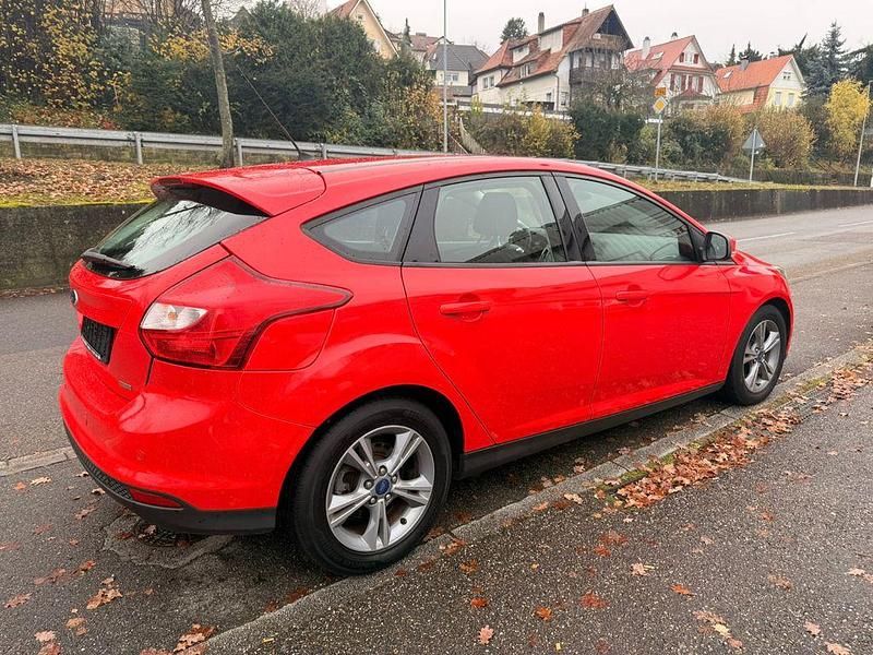 Gebraucht Ford Focus 125 PS (91 kW) 2014 Rot Limousine