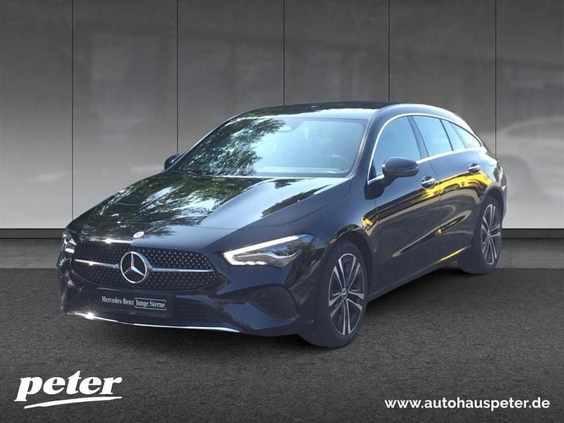 Metalliclack kosmosschwarz Gebraucht 2024 Mercedes CLA200 Shooting Brake Advanced Kombi | 30.890 € (Superpreis) - Bild 1/4
