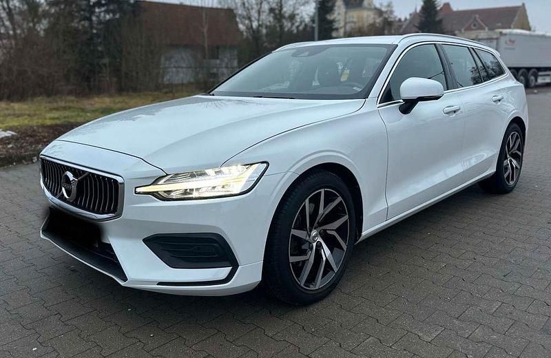 Gebraucht Volvo V60 Momentum 190 PS (139 kW) 2020 Weiß Kombi