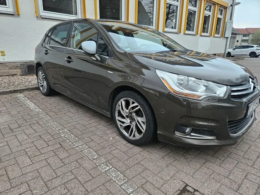 Gebraucht Citroën C4 Exclusive 114 PS (83 kW) 2013 Braun Limousine