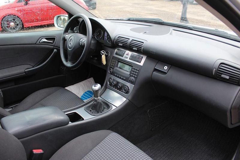 Gebraucht Mercedes C230 204 PS (150 kW) 2008 Silber Coupé