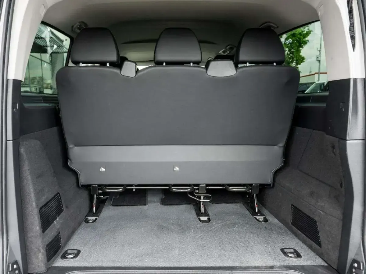 Second-hand Mercedes Vito 237 CP (174 kW) 2025 Negru Van