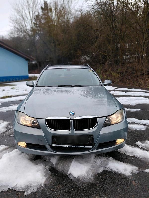 Grau Gebraucht 2007 BMW 320 Kombi | 1.400 € (Superpreis) - Bild 1/4