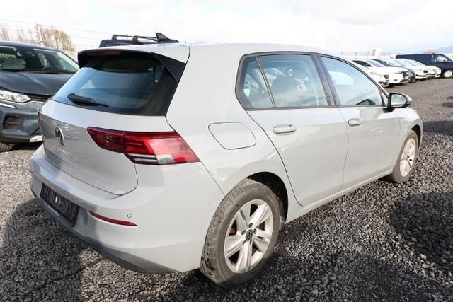 Mondsteingrau mondsteingrau Gebraucht 2020 VW Golf VII Life Limousine | 19.576 € (Fairer Preis) - Bild 1/4