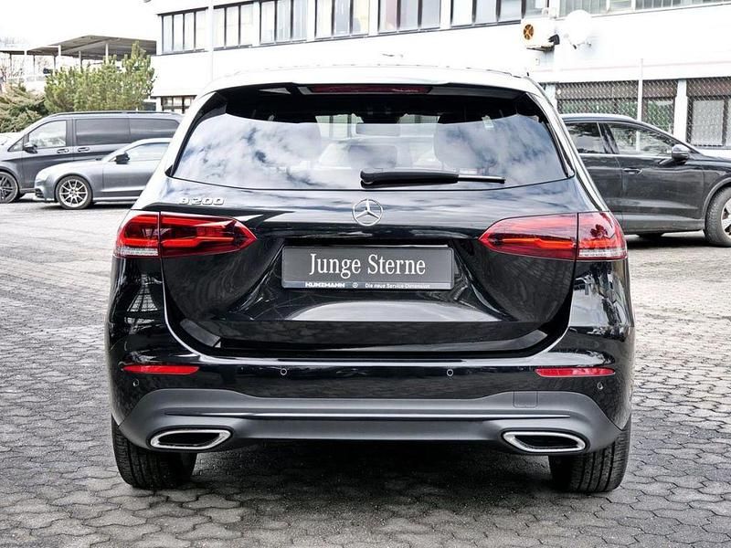 Gebraucht Mercedes B200 Progressive 163 PS (119 kW) 2022 Kosmosschwarz metallic Van / Kleinbus