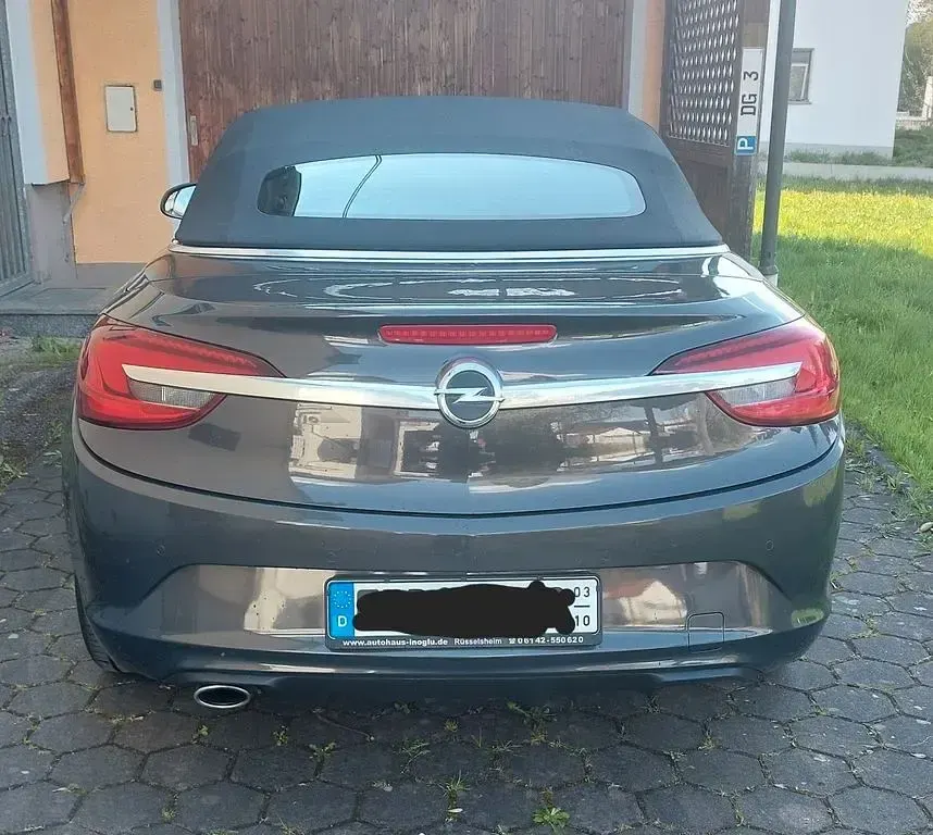 Gebraucht Opel Cascada Innovation 140 PS (102 kW) 2015 Braun Cabrio