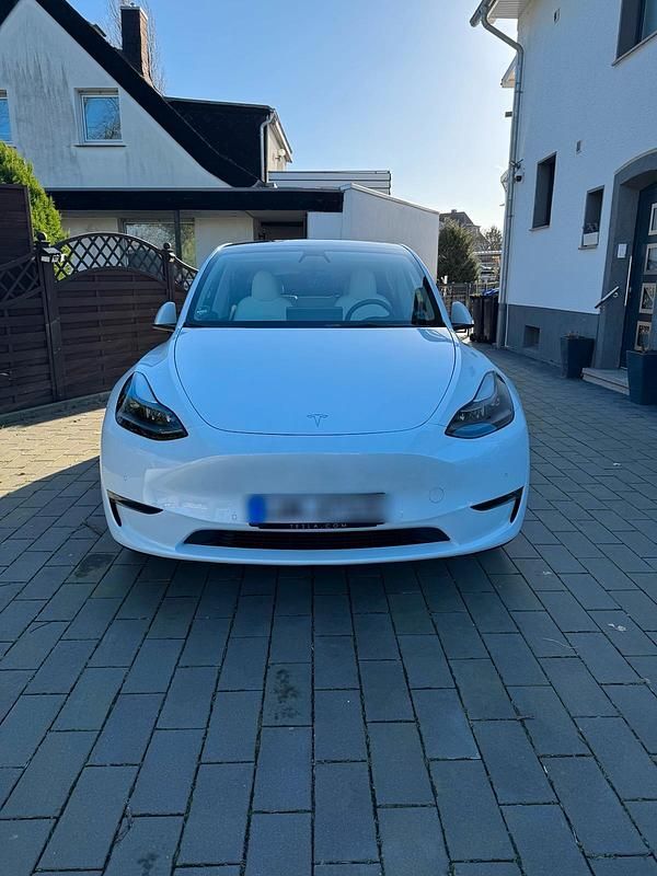 Weiß Gebraucht 2022 Tesla Model Y SUV | 36.498 € (Fairer Preis) - Bild 1/4