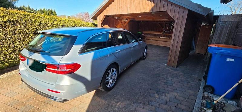 Gebraucht Mercedes E220 194 PS (142 kW) 2019 Silber Kombi
