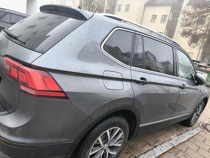 Silber Gebraucht 2018 VW Tiguan Allspace SUV | 20.999 € (Etwas zu teuer) - Bild 1/4