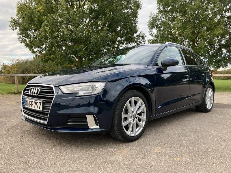 Blau Gebraucht 2019 Audi A3 Sport Limousine | 16.900 € (Guter Preis) - Bild 1/4