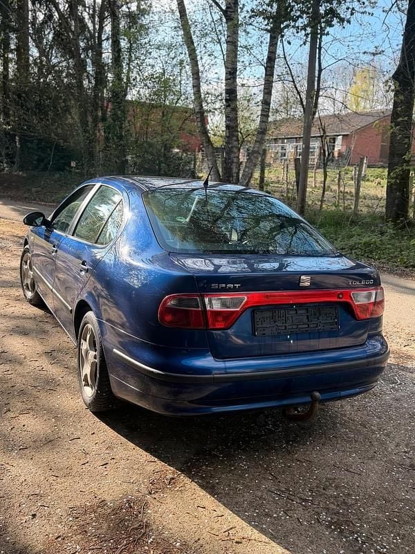 Second-hand Seat Toledo 101 CP (74 kW) 2004 Albastru Berlinǎ