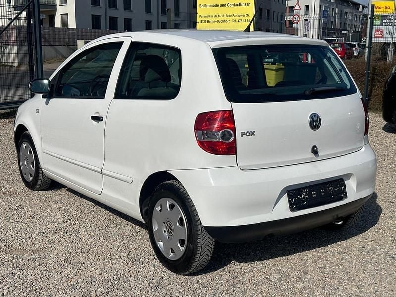 Gebraucht VW Fox 54 PS (39 kW) 2010 Weiß Kleinwagen