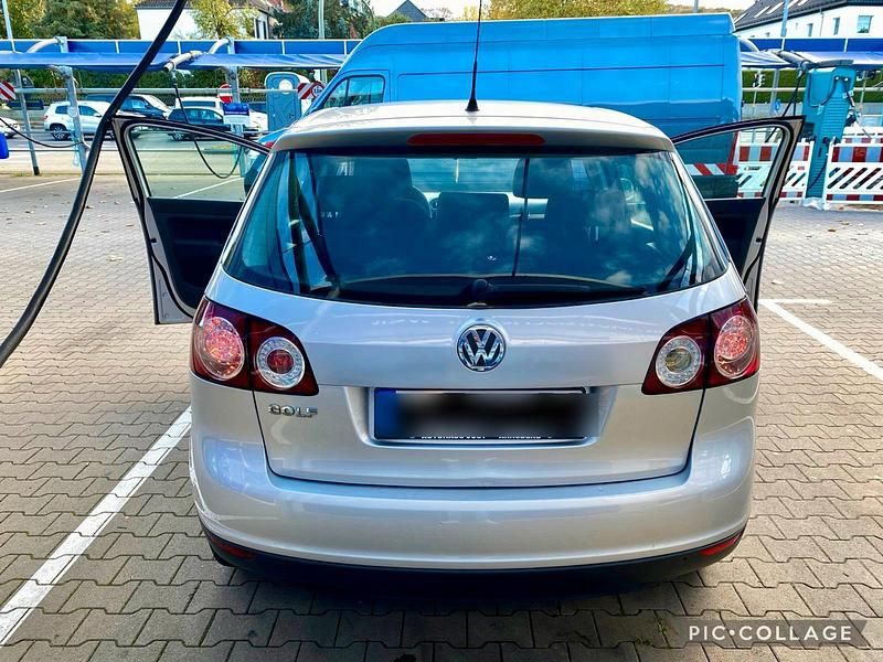 Grau Gebraucht 2005 VW Golf IV Kleinwagen | 2.850 € (Etwas zu teuer) - Bild 1/4