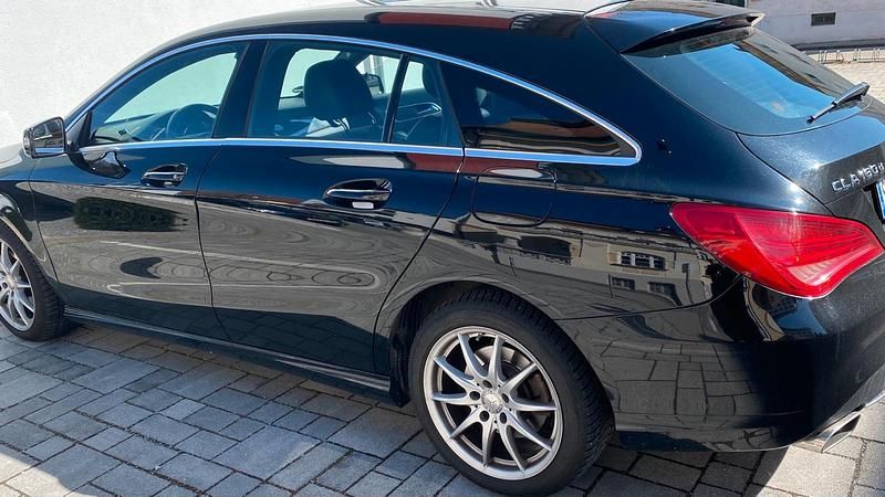 Schwarz Gebraucht 2016 Mercedes CLA180 Limousine | 17.500 € - Bild 1/4