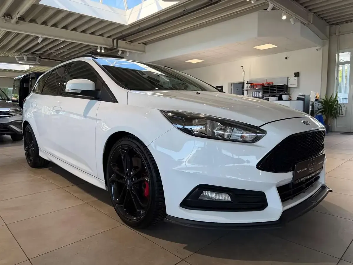 Gebraucht Ford Focus ST 185 PS (136 kW) 2016 Frostweiß Kombi
