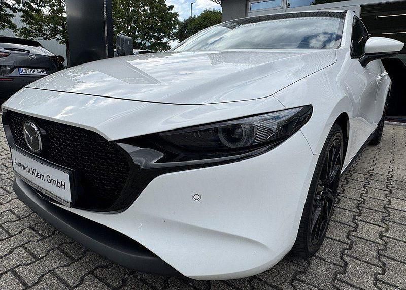 Arctic white Gebraucht 2022 Mazda 3 Selection Limousine | 24.350 € (Fairer Preis) - Bild 1/4