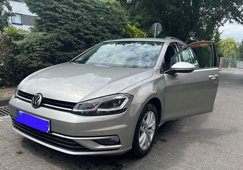 Grau Gebraucht 2018 VW Golf VII Comfortline Kombi | 13.899 € (Guter Preis) - Bild 1/4