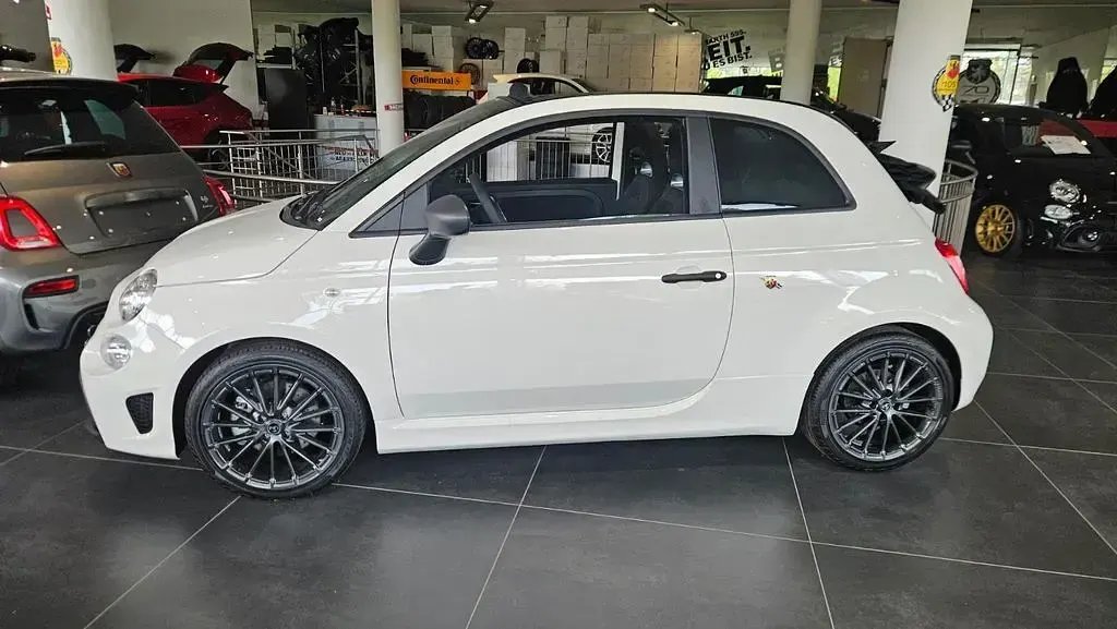 Gebraucht Abarth 595C 165 PS (121 kW) 2023 Gara weiß Cabrio