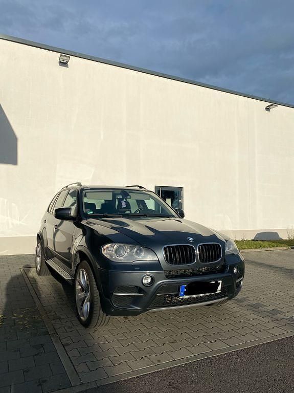 Grau Gebraucht 2011 BMW X5 Comfort Edition SUV | 13.400 € (Etwas zu teuer) - Bild 1/4