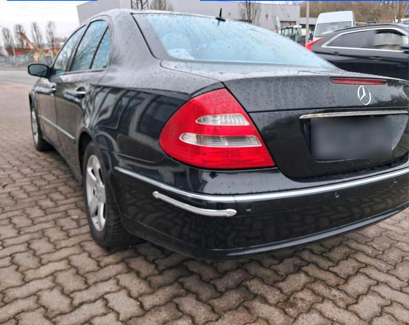 Gebraucht Mercedes E240 Avantgarde 177 PS (130 kW) 2004 Schwarz Limousine