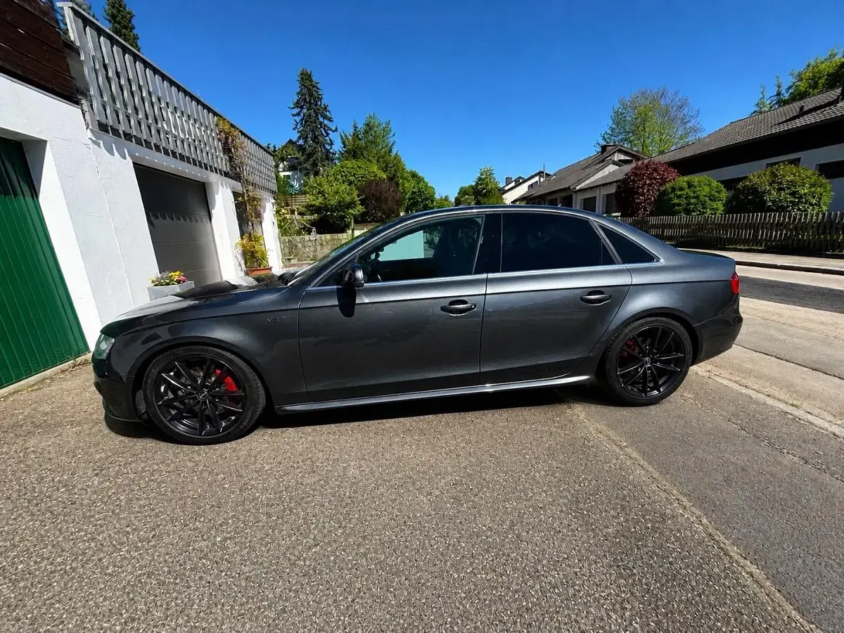 Gebraucht Audi A4 Design 245 PS (180 kW) 2013 Grau Limousine
