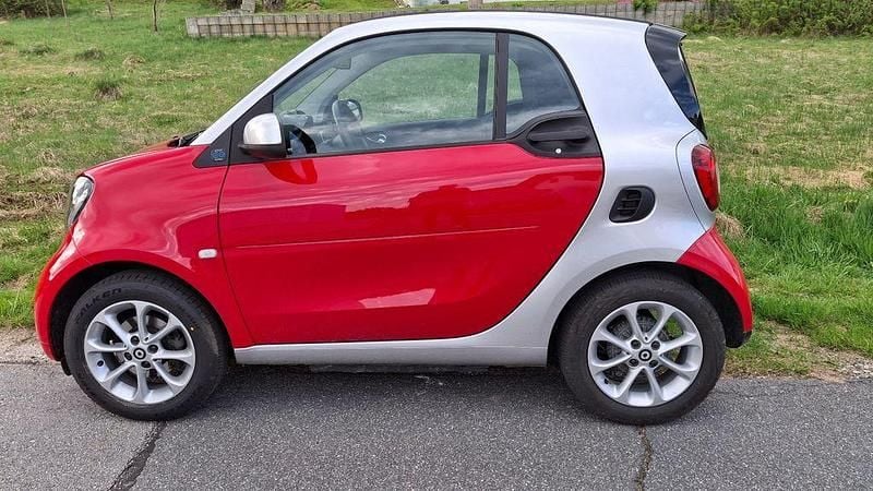 Rot Gebraucht 2019 Smart ForTwo Electric Drive Coupé | 7.900 € (Fairer Preis) - Bild 1/4