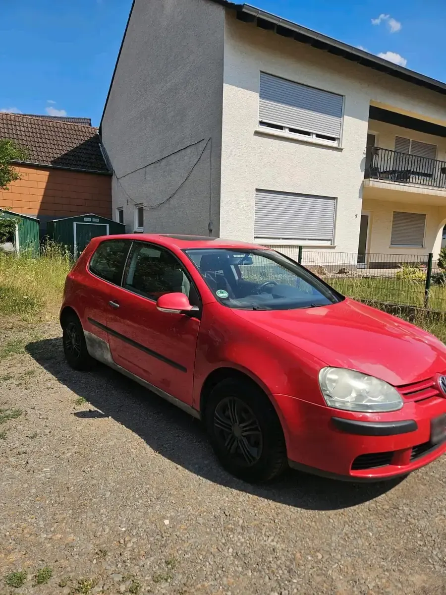 Gebraucht VW Golf V 75 PS (55 kW) 2004 Rot Kleinwagen