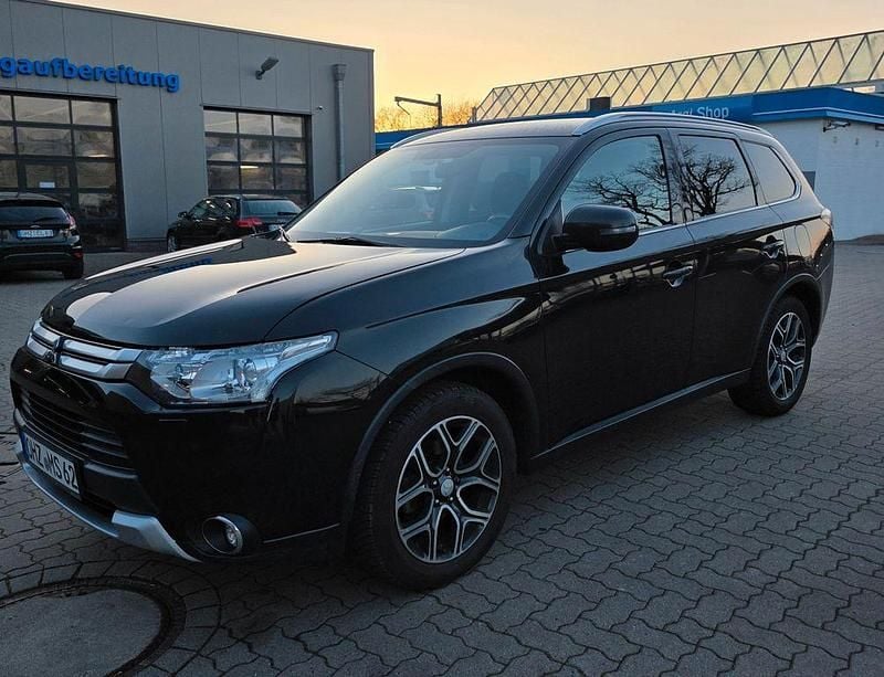 Gebraucht Mitsubishi Outlander 150 PS (110 kW) 2014 Schwarz SUV