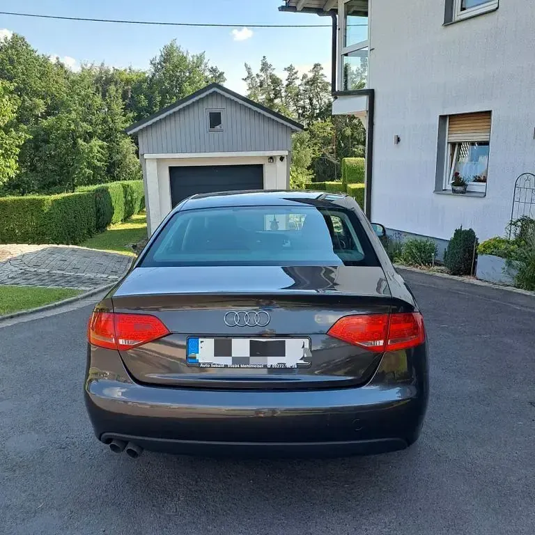 Gebraucht Audi A4 Attraction 120 PS (88 kW) 2011 Grau Limousine