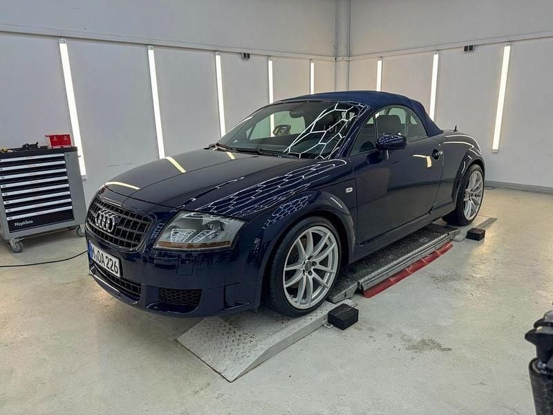 Blau Gebraucht 2005 Audi TT Roadster Design Cabrio | 16.900 € - Bild 1/4