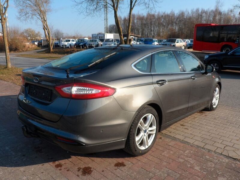Gebraucht Ford Mondeo Titanium 160 PS (117 kW) 2016 Grau Limousine