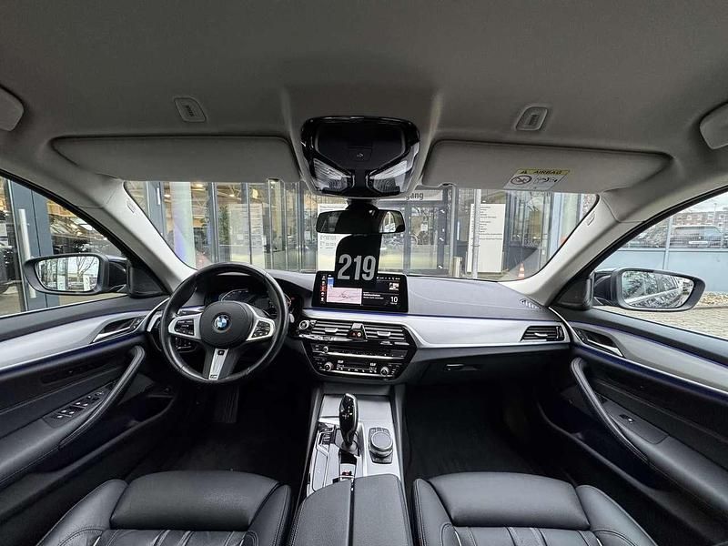 Gebraucht BMW 540 Sport Line 333 PS (244 kW) 2023 Black sapphire Kombi