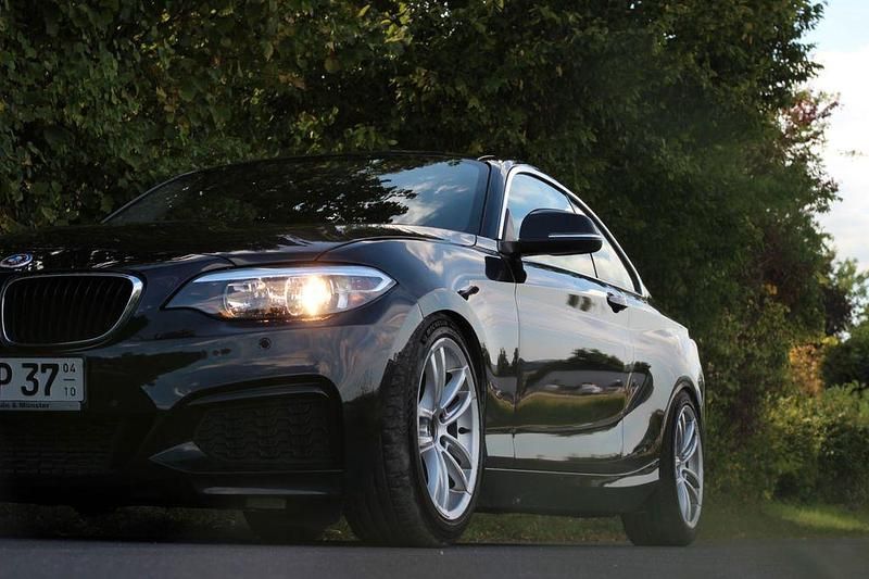 Schwarz Gebraucht 2013 BMW 228 Performance | 17.500 € (Fairer Preis) - Bild 1/4