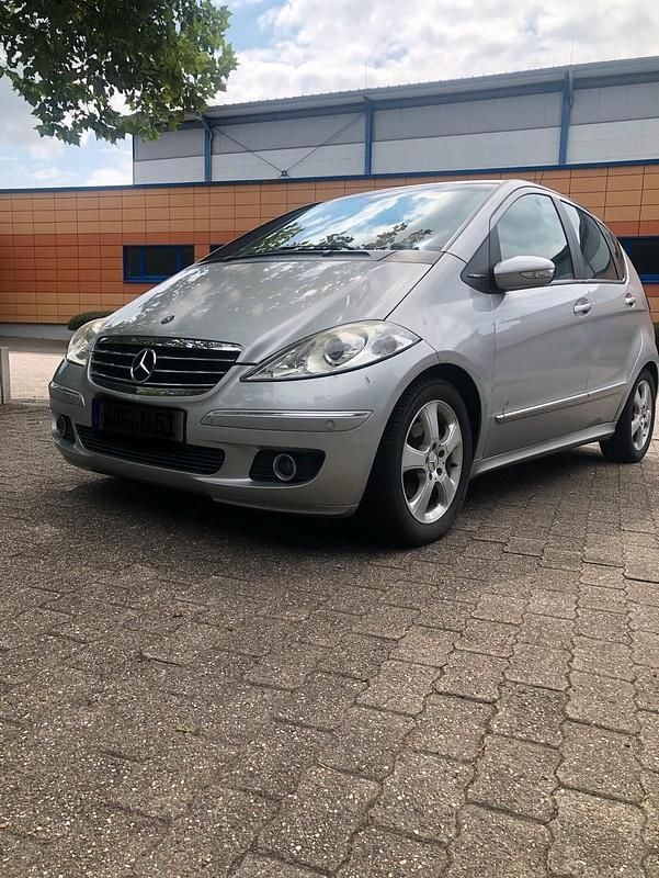 Silber Gebraucht 2005 Mercedes A200 Avantgarde Limousine | 1.900 € (Fairer Preis) - Bild 1/4