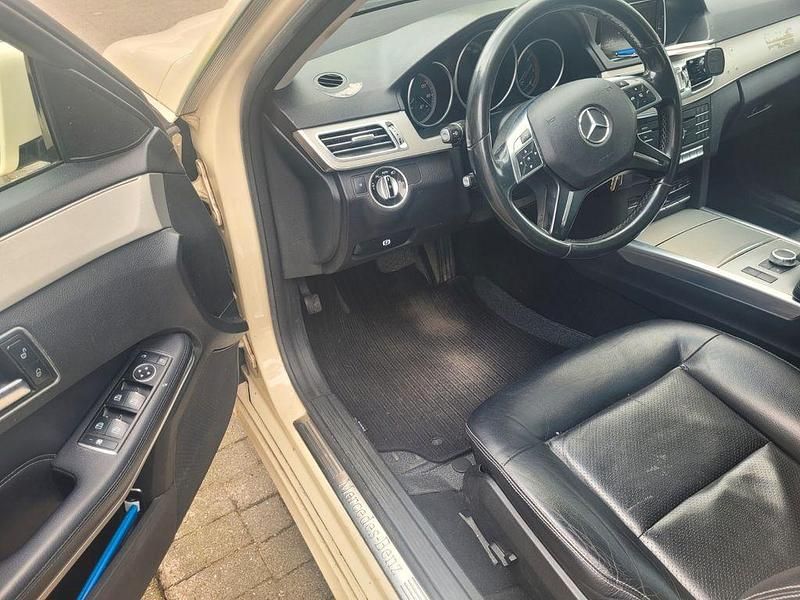 Gebraucht Mercedes E200 136 PS (100 kW) 2016 Gelb Limousine