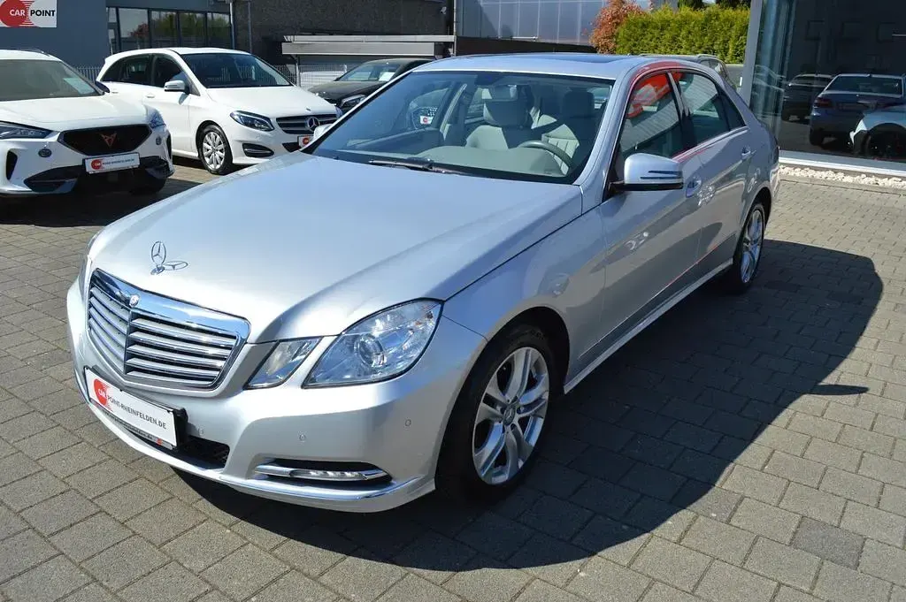 Second-hand Mercedes E300 Elegance 252 CP (185 kW) 2012 Argintiu Berlinǎ
