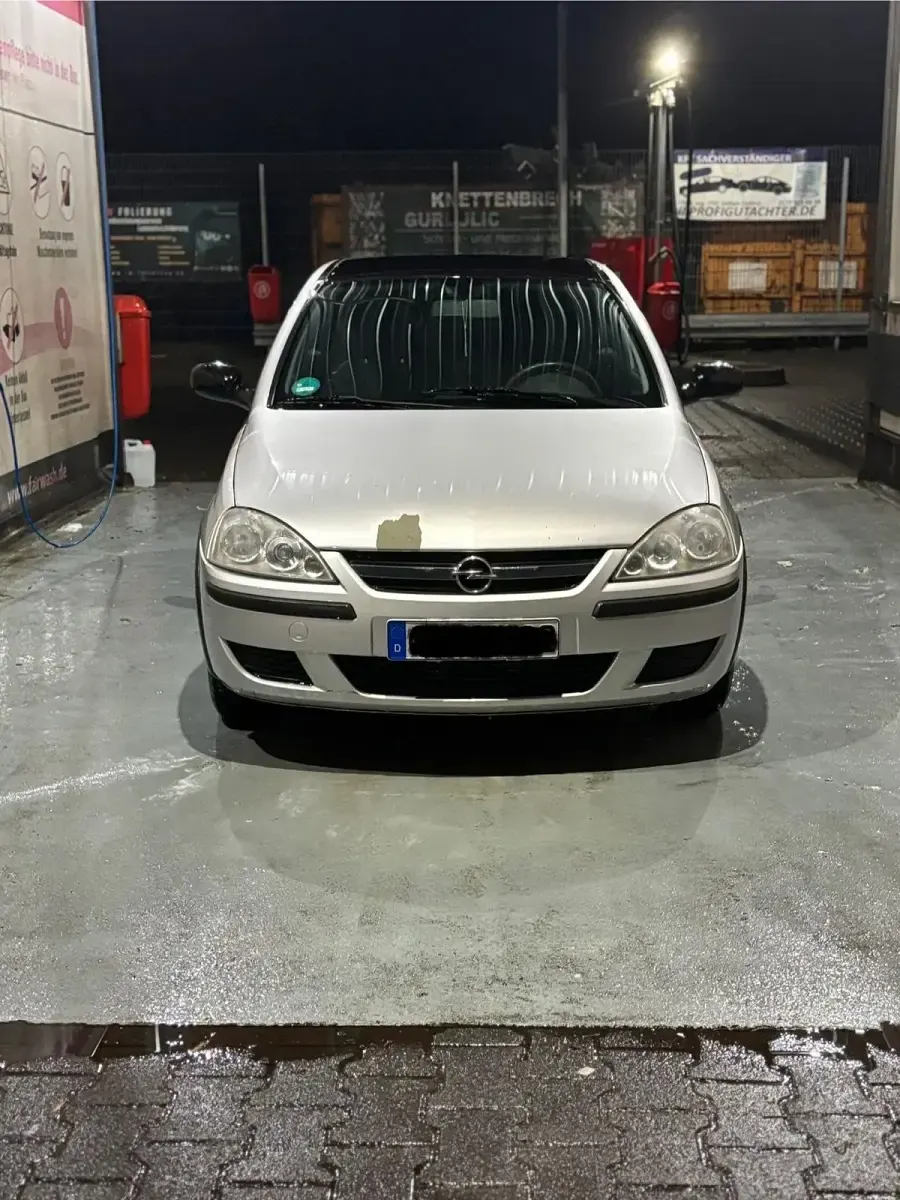 Używany Opel Corsa 70 KM (51 kW) 2004 Srebrny Hatchback