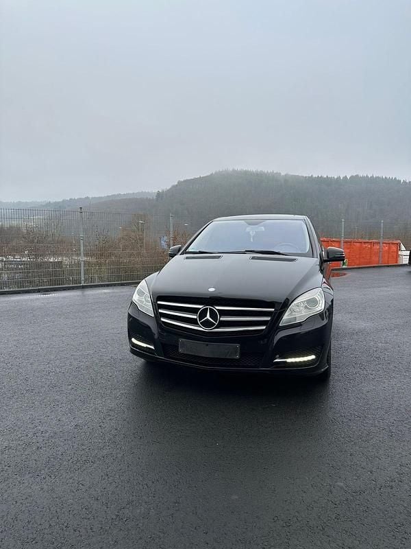 Schwarz Gebraucht 2011 Mercedes R350 Van / Kleinbus | 8.700 € (Fairer Preis) - Bild 1/4