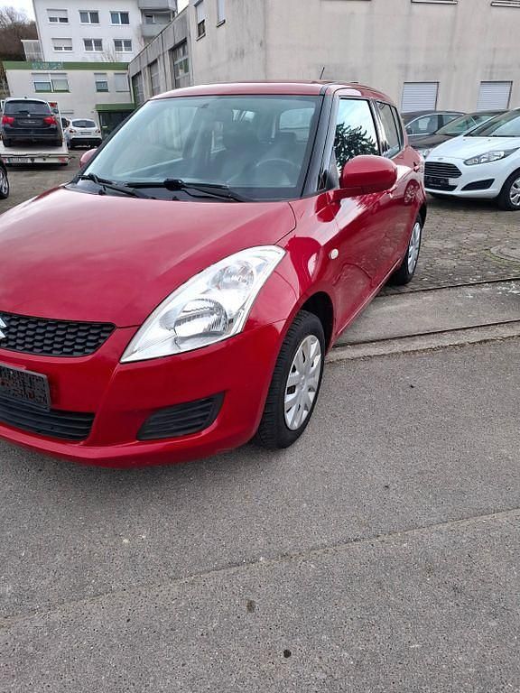 Gebraucht Suzuki Swift Club 94 PS (69 kW) 2011 Rot Kleinwagen
