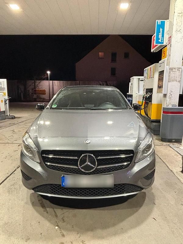 Grau Gebraucht 2014 Mercedes A250 Limousine | 16.000 € (Fairer Preis) - Bild 1/4
