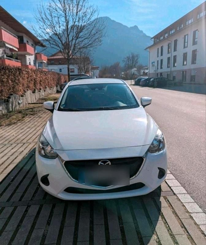 Used Mazda 2 75 HP (55 kW) 2017 White Hatchback