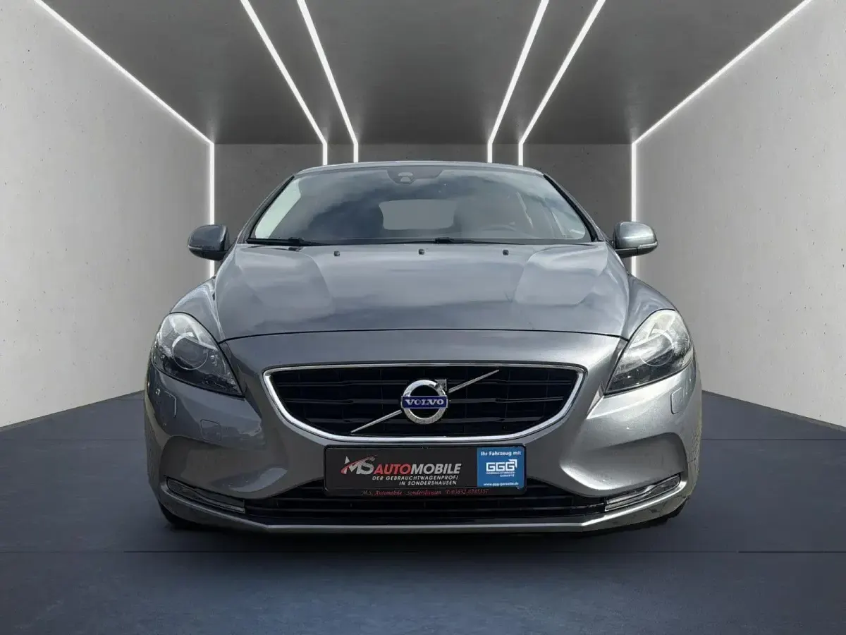 Gebraucht Volvo V40 You! 122 PS (89 kW) 2015 Grau Limousine