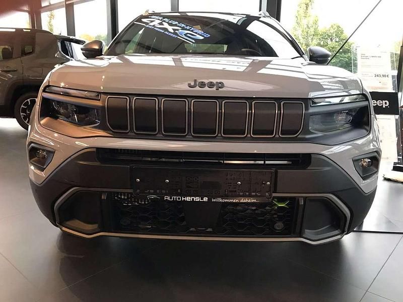 Neu Jeep Avenger Overland 145 PS (106 kW) 2025 Grau SUV