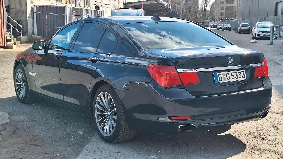 Gebraucht BMW 740 306 PS (225 kW) 2011 Blau Limousine