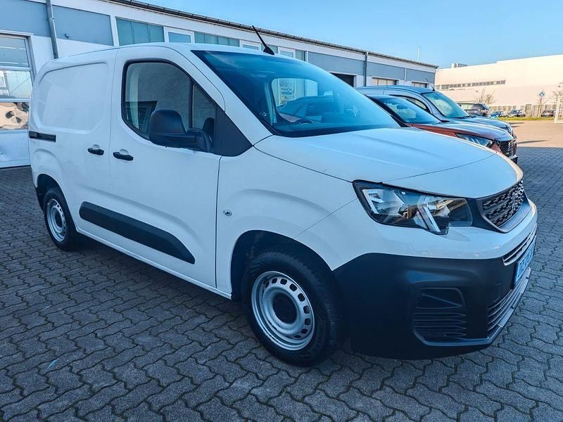 Gebraucht Peugeot Partner 76 PS (55 kW) 2021 Weiß Van / Kleinbus