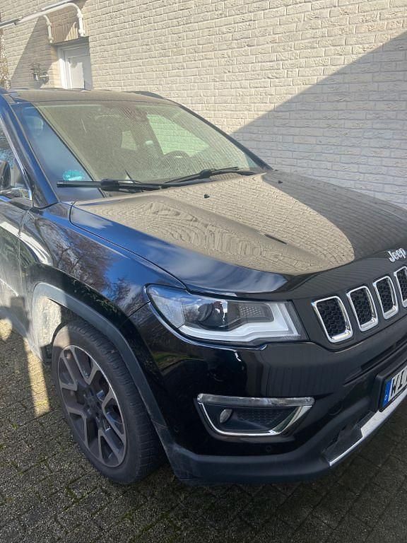 Gebraucht Jeep Compass Limited 140 PS (102 kW) 2018 Schwarz SUV